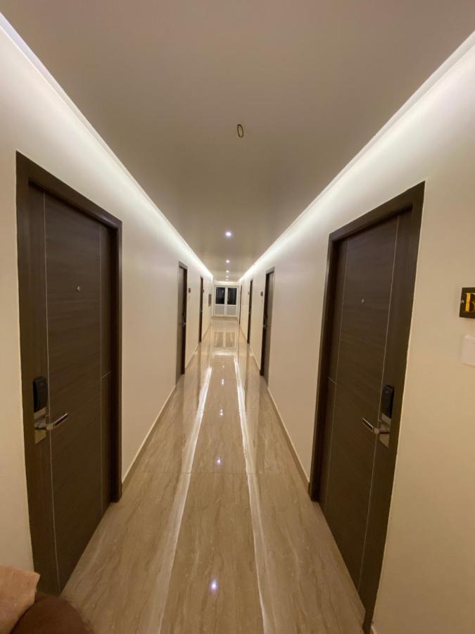 Le Shiv Executive Suite 泰尼 外观 照片