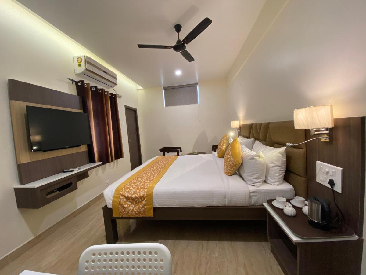 Le Shiv Executive Suite 泰尼 外观 照片