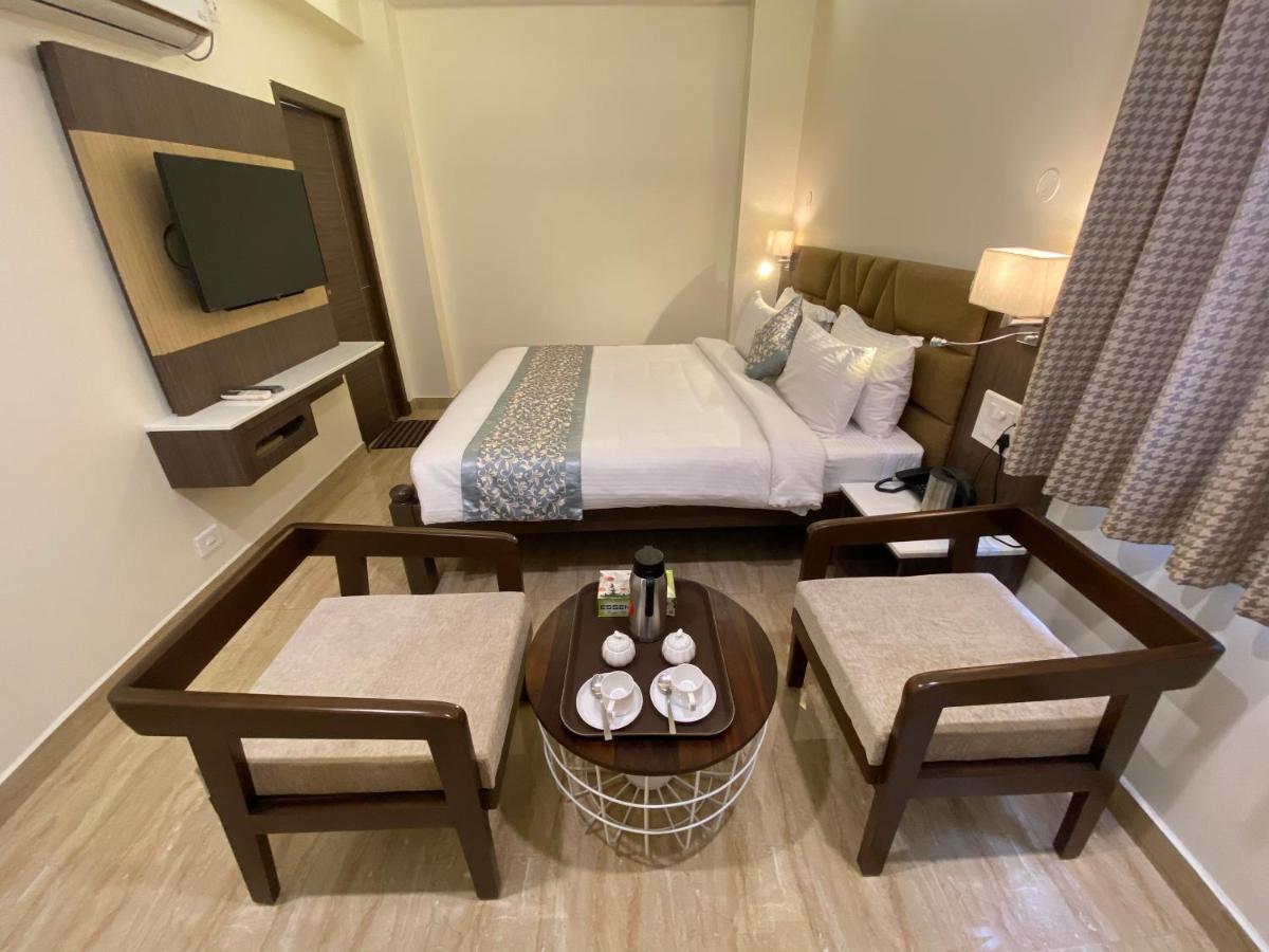 Le Shiv Executive Suite 泰尼 外观 照片