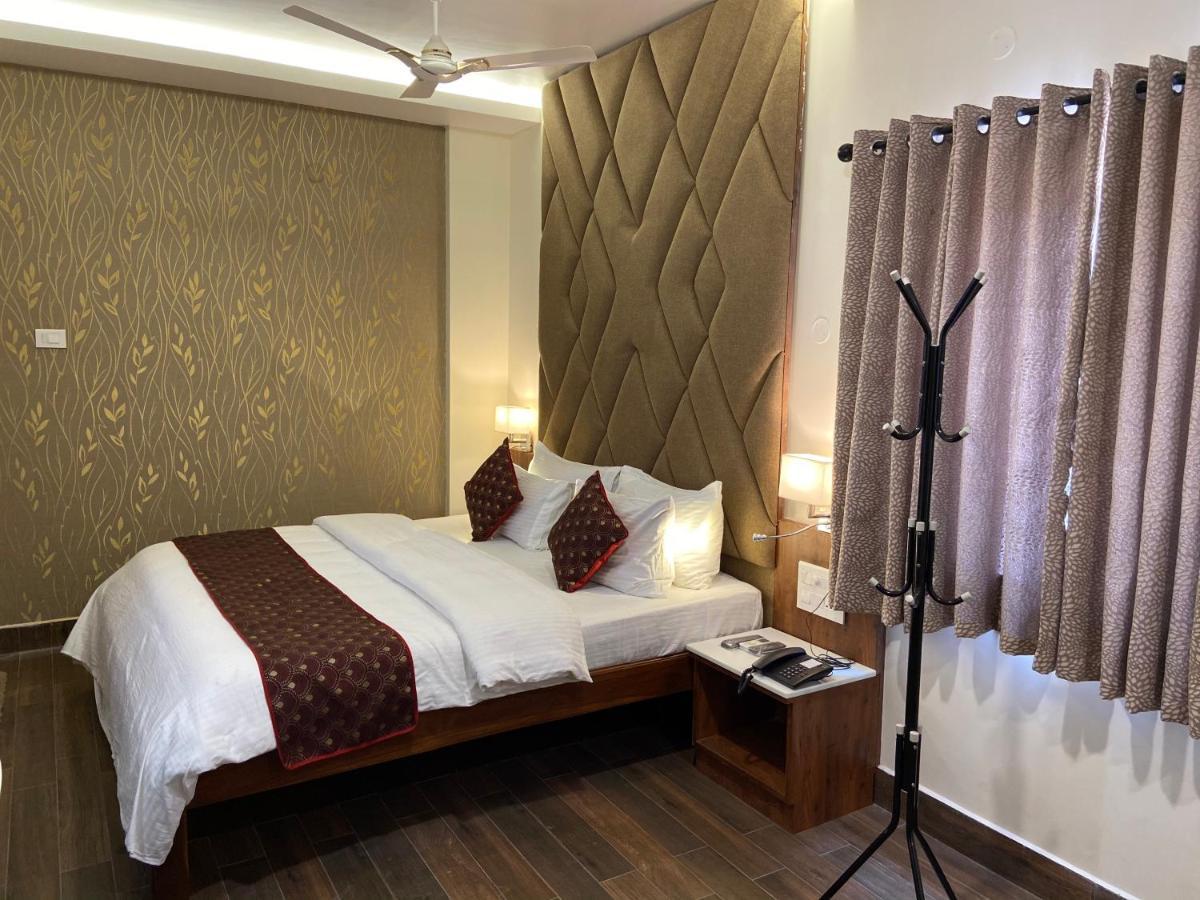 Le Shiv Executive Suite 泰尼 外观 照片