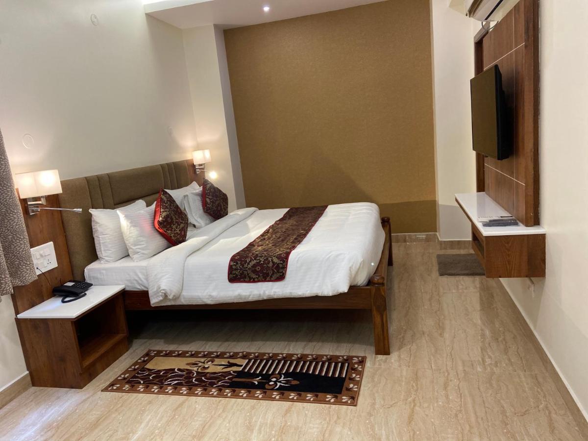 Le Shiv Executive Suite 泰尼 外观 照片