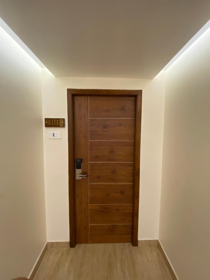 Le Shiv Executive Suite 泰尼 外观 照片