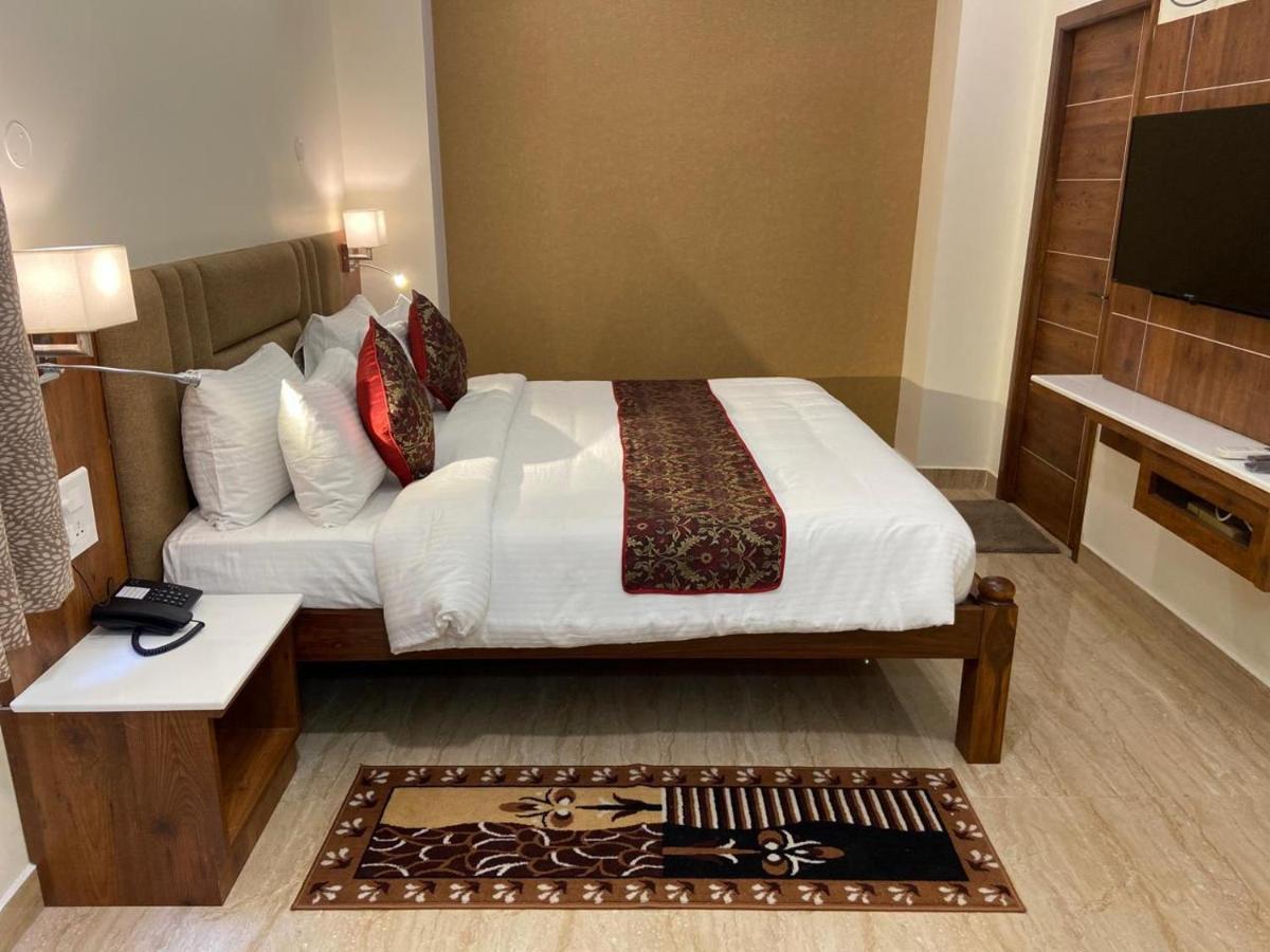 Le Shiv Executive Suite 泰尼 外观 照片